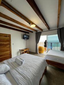 Postel nebo postele na pokoji v ubytování Cabañas W Beach