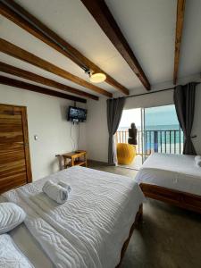 Postel nebo postele na pokoji v ubytování Cabañas W Beach