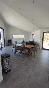 a large living room with a table and chairs at Villa Isula Contemporaine in Palasca