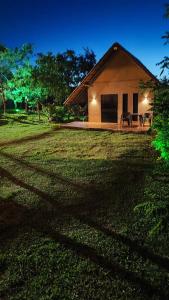 Afbeelding uit fotogalerij van Chalé Bella Serra piscina café da manhã incluso in Jaboticatubas