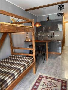 Postel nebo postele na pokoji v ubytování Marek Ski Studio 405 + 14 fotografií