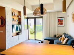 TV a/nebo společenská místnost v ubytování Garden Taghazout Bay