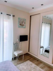 Μια τηλεόραση ή/και κέντρο ψυχαγωγίας στο Casa Luar- suite rooms