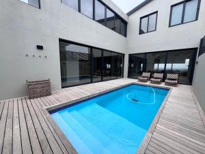 Πισίνα στο ή κοντά στο Luxury 5 Bedroom House Pinnacle Point Golf Estate