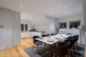 Η κουζίνα ή μικρή κουζίνα στο BraMy Apartments The LUX Penthouse