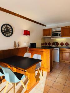 Η κουζίνα ή μικρή κουζίνα στο Appartement Vu Mont Blanc parking Terrasse