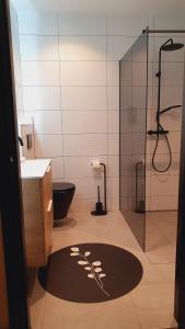 Koupelna v ubytování Hippe Schuur + 37 fotografií