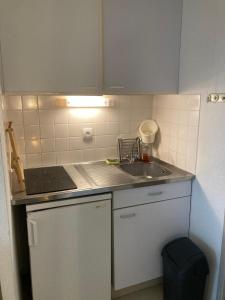 Dapur atau dapur kecil di Studio piscine et plage N45