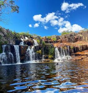 Afbeelding uit fotogalerij van Chalé Bella Serra piscina café da manhã incluso in Jaboticatubas
