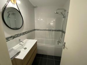 Koupelna v ubytování Gite de l'Albizia + 9 fotografií