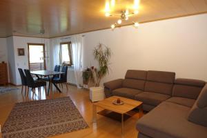 a living room with a couch and a table at Fewo Anna - ruhig gelegen, mitten in der Natur, unmittelbar am Neckarsteig in Neckarsteinach