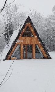 Luna kuća- Devojački bunar tokom zime
