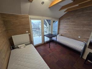 Postel nebo postele na pokoji v ubytování Rooms4Rest Skibicka - Private rooms for tourists - ATR Consulting Sp, z o,o,