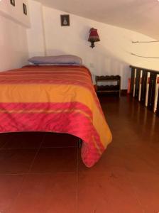 Кровать или кровати в номере appartamento CERRETO LAGHI