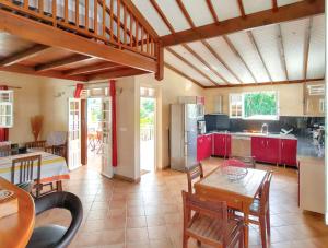 Χώρος καθιστικού στο Maison spacieuse avec jardin au Diamant, proche plages