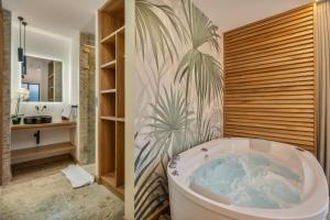A bathroom at LIN Boutique Hotel by HOUSY HOST
