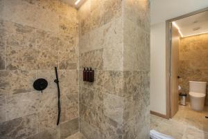 A bathroom at LIN Boutique Hotel by HOUSY HOST