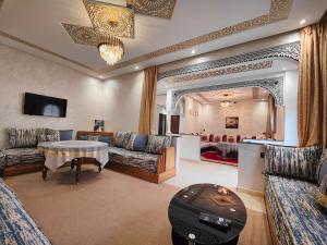 TV a/nebo společenská místnost v ubytování Villa Olive View à Marrakesh sans vis-à-vis