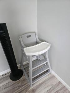 Mynd úr myndasafni af Cozy Roomy family sized apartment on major bus route close to all í Orchard Park