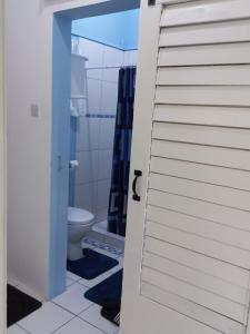 Bilik mandi di Nested View- Spacious & quiet Apt 2 Nested Point Old Westerhall
