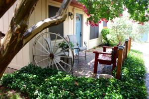 a house with a wagon wheel on the side of it at Carlton Club Inn in Kerrville