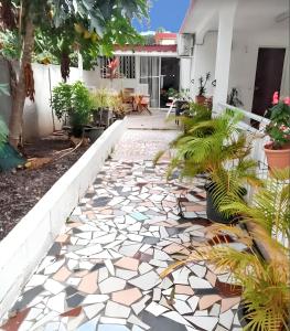 Zahrada ubytování Maison confortable au Moule avec jardin clôturé