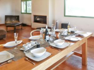 Μια τηλεόραση ή/και κέντρο ψυχαγωγίας στο Villa élégante à Sagone avec piscine privée et vue sur la mer