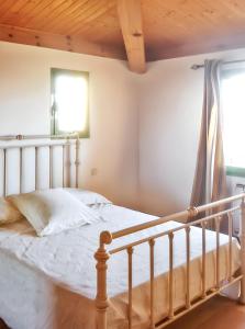 Ένα ή περισσότερα κρεβάτια σε δωμάτιο στο Villa élégante à Sagone avec piscine privée et vue sur la mer