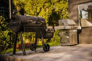 Kemudahan BBQ tersedia untuk tetamu di rumah percutian