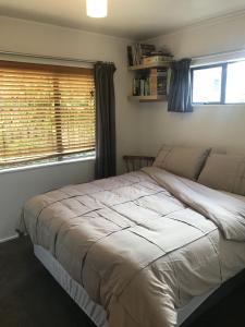 Postel nebo postele na pokoji v ubytování Nikau Nook + 16 fotografií