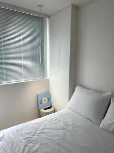 Postel nebo postele na pokoji v ubytování Busan Circle Stay Hotel + 16 fotografií
