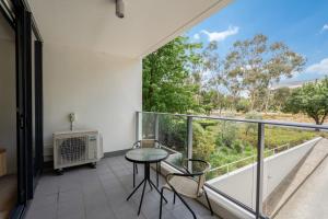 Ban công/sân hiên tại Bright 2-Bed Flat Near City Amenities