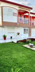 Κήπος έξω από το Studio confortable aux Abymes, 28 m², proche des plages.