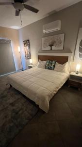 Postel nebo postele na pokoji v ubytování sicilian villa + 7 fotografií