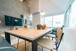 TV a/nebo společenská místnost v ubytování Tokyo Cabin + 37 fotografií