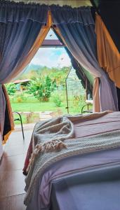 Postel nebo postele na pokoji v ubytování Flora Glamping de Abuela