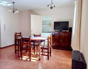 Μια τηλεόραση ή/και κέντρο ψυχαγωγίας στο Departamento Plaza Centro +7 φωτογραφίες