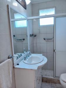 Ένα μπάνιο στο Departamento Plaza Centro