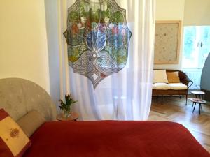 Uma cama ou camas num quarto em Wohnzimmer