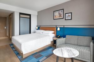 Postel nebo postele na pokoji v ubytování Four Points by Sheraton Chennai, Velachery