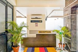 Vstupní hala nebo recepce v ubytování Super Townhouse OAK Regal Inn Near Sant Tukaram Nagar Metro Station