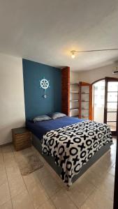 Una cama o camas en una habitación de Apartamento COM AR CONDICIONADO no Itaguá em Ubatuba