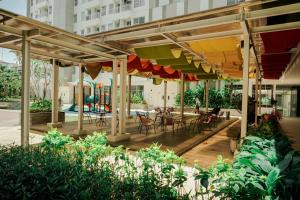 Κήπος έξω από το Comfy and Good Place Studio Citra Living Apartment By Travelio