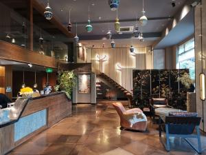 The Boutique Hotel with Authentic Antique Collection & Suzhou Garden的休息区