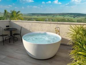 Rõdu või terrass majutusasutuses Valley Suites