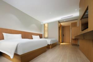 The Boutique Hotel with Authentic Antique Collection & Suzhou Garden的电视和/或娱乐中心