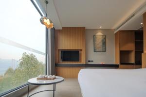 The Boutique Hotel with Authentic Antique Collection & Suzhou Garden客房内的一张或多张床位