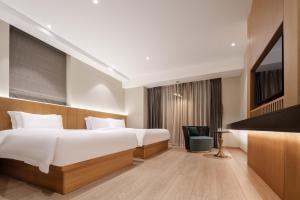 The Boutique Hotel with Authentic Antique Collection & Suzhou Garden客房内的一张或多张床位