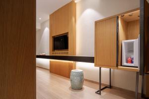 The Boutique Hotel with Authentic Antique Collection & Suzhou Garden的厨房或小厨房