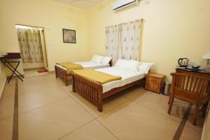Athirapilly Ontherocks客房内的一张或多张床位
